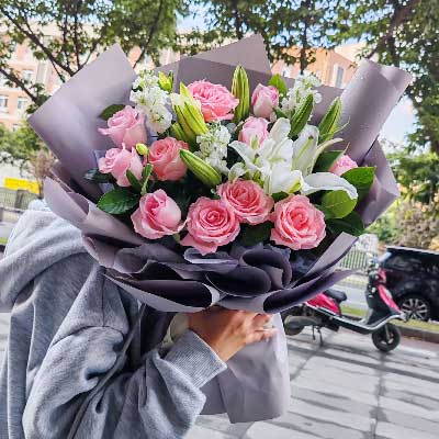 西宁11朵戴安娜粉玫瑰百合，与你一起追逐梦想